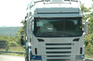 Unser Womo spiegelt sich im Lkw vor uns!