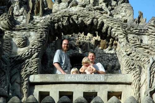 Gruppenbild am Palais Ideal