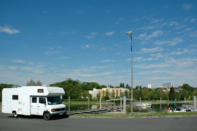 Stellplatz mit Blick auf den Yachthafen