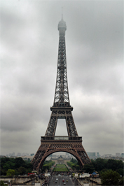 Umw&ouml;lkter Eiffelturm